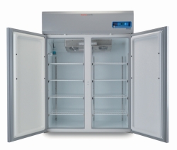 Neveras de laboratorio de alto rendimiento TSX, hasta 2 &deg;C, con 2 puertas s&oacute;lidas