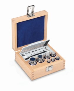 Gewichtssatz E2, Knopfform, im Holzkoffer